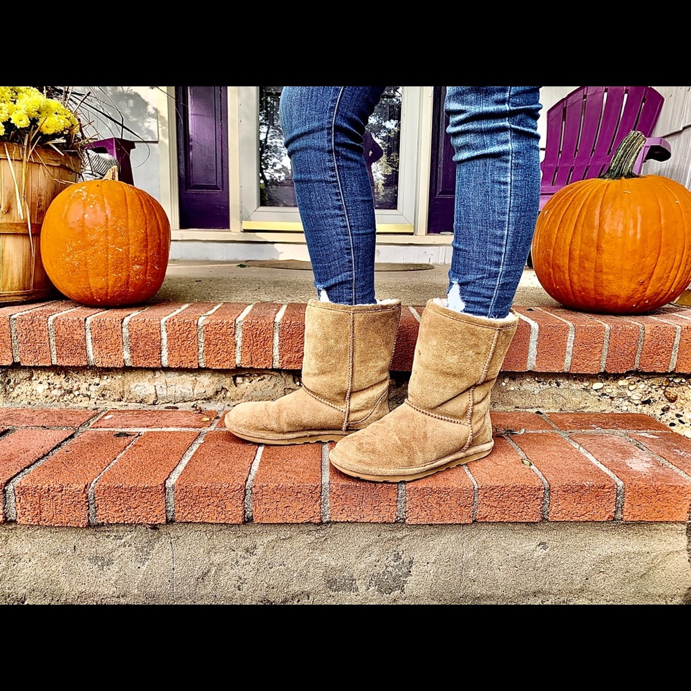BEARPAW TAN FUR-LINED BOOTS